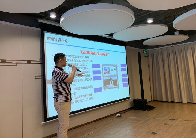 0227_205202_451.jpg 201-2.jpg